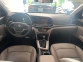 Cần bán Hyundai Elantra 2.0 SX năm 2017, màu trắng