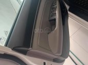 Cần bán Hyundai Elantra 2.0 SX năm 2017, màu trắng