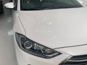 Cần bán Hyundai Elantra 2.0 SX năm 2017, màu trắng