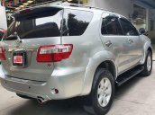 Cần bán lại xe Toyota Fortuner đời 2011, màu bạc còn mới, 540 triệu