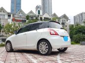 Cần bán gấp Suzuki Swift đời 2015, màu trắng