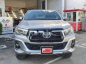 Bán Toyota Hilux năm 2019, màu bạc còn mới