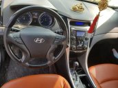 Cần bán Hyundai Sonata đời 2010, màu đen còn mới