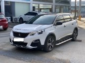 Cần bán gấp Peugeot 5008 đời 2018, màu trắng xe gia đình