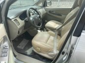 Cần bán xe Toyota Innova năm 2014, màu bạc, giá 420tr