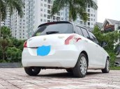 Cần bán gấp Suzuki Swift đời 2015, màu trắng