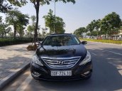 Cần bán Hyundai Sonata đời 2010, màu đen còn mới