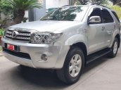 Cần bán lại xe Toyota Fortuner đời 2011, màu bạc còn mới, 540 triệu