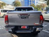 Bán Toyota Hilux năm 2019, màu bạc còn mới