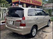 Cần bán Toyota Innova sản xuất năm 2015 chính chủ, giá tốt