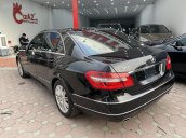 Cần bán Mercedes - Benz E300 sản xuất năm 2009 màu đen, chạy 95.000 km zin, giá chỉ hơn 600 triệu