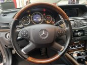 Cần bán Mercedes - Benz E300 sản xuất năm 2009 màu đen, chạy 95.000 km zin, giá chỉ hơn 600 triệu