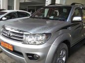 Xe Toyota Fortuner đời 2010, màu bạc còn mới, 435tr