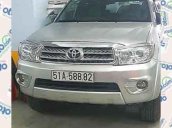 Cần bán Toyota Fortuner sản xuất 2010, màu bạc chính chủ, giá tốt