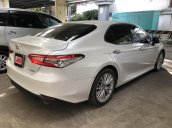 Bán Camry 2.5Q màu trắng 2019 nhập Thái - nhà đi, cực đẹp