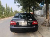 Bán xe Mercedes E class sản xuất năm 2010 còn mới, giá chỉ 680 triệu