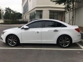 Cần bán gấp Chevrolet Cruze 2017, màu trắng còn mới