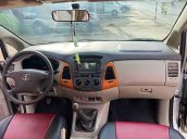 Bán xe Toyota Innova đời 2010, màu bạc chính chủ