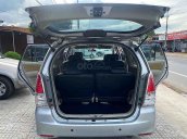 Bán xe Toyota Innova đời 2010, màu bạc chính chủ