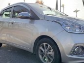 Cần bán xe Hyundai Grand i10 đời 2016, màu bạc, xe nhập