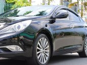 Cần bán xe Hyundai Sonata đăng ký lần đầu 2013, màu đen, xe gia đình, giá chỉ 580 triệu đồng