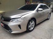 Cần bán xe Toyota Camry sản xuất năm 2015 còn mới