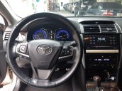 Cần bán xe Toyota Camry sản xuất năm 2015 còn mới