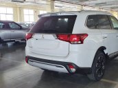 Mitsubishi Outlander, phí trước bạ 0 đồng, xe giao ngay đủ màu, thủ tục vay 80%, 3 ngày nhận xe