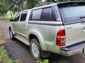 Cần bán Toyota Hilux sản xuất 2013, màu bạc, nhập khẩu nguyên chiếc chính chủ, giá chỉ 400 triệu