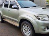 Cần bán Toyota Hilux sản xuất 2013, màu bạc, nhập khẩu nguyên chiếc chính chủ, giá chỉ 400 triệu