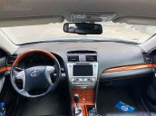 Xe Toyota Camry năm 2007, màu bạc còn mới