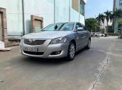 Xe Toyota Camry năm 2007, màu bạc còn mới