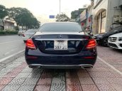 Cần bán xe Mercedes-Benz E200 màu xanh nội thất kem cực sang trọng