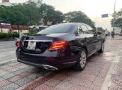 Cần bán xe Mercedes-Benz E200 màu xanh nội thất kem cực sang trọng