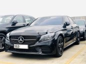 Bán xe Mercedes C300 đời 2019, màu đen còn mới