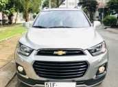 Cần bán gấp Chevrolet Captiva LTZ đời 2017, màu bạc còn mới, giá tốt