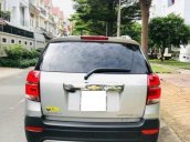 Cần bán gấp Chevrolet Captiva LTZ đời 2017, màu bạc còn mới, giá tốt