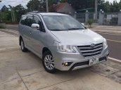 Cần bán Toyota Innova đời 2014, màu bạc 