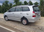 Cần bán Toyota Innova đời 2014, màu bạc 