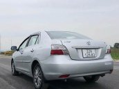 Cần bán lại xe Toyota Vios sản xuất 2013, màu bạc còn mới