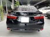 Bán ô tô Toyota Camry năm 2017, màu đen còn mới