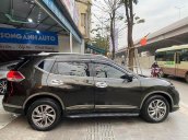 Cần bán gấp Nissan X trail 2.0AT Premium sản xuất 2017, giá tốt