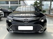 Bán ô tô Toyota Camry năm 2017, màu đen còn mới