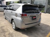 Bán ô tô Toyota Innova 2.0E năm 2017, màu bạc