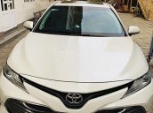 Bán Toyota Camry sản xuất 2019, màu trắng, nhập khẩu 