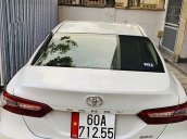 Bán Toyota Camry sản xuất 2019, màu trắng, nhập khẩu 