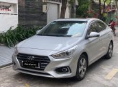 Cần bán xe Hyundai Accent đời 2018, màu bạc 