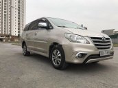 Cần bán gấp Toyota Innova đời 2015, màu vàng còn mới