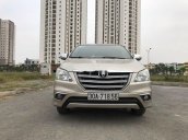 Cần bán gấp Toyota Innova đời 2015, màu vàng còn mới