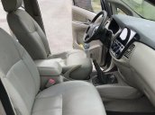 Cần bán gấp Toyota Innova đời 2015, màu vàng còn mới